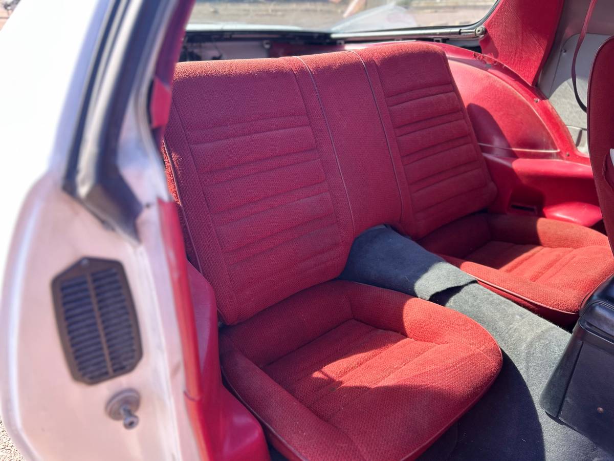 Chevrolet-camaro-1988-white-4