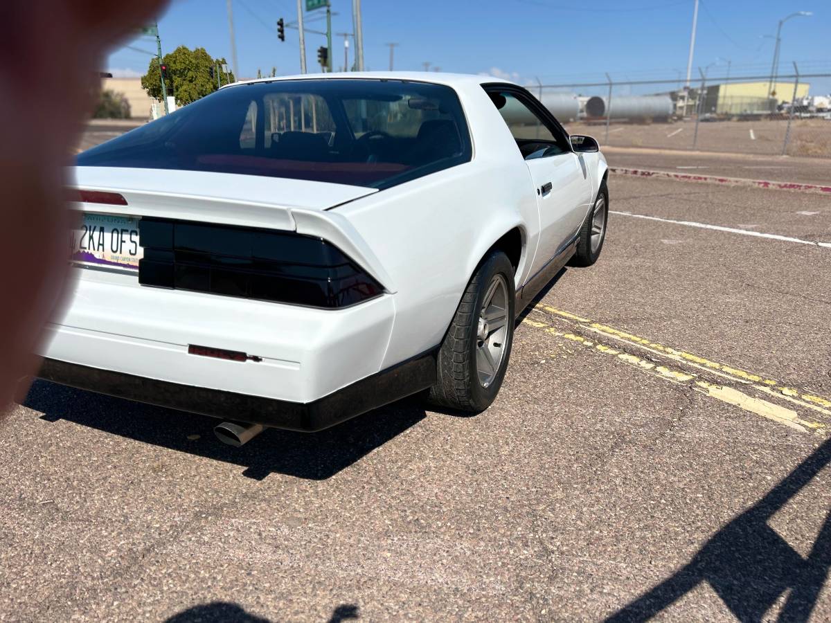 Chevrolet-camaro-1988-white-6