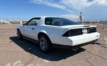 Chevrolet-camaro-1988-white-7