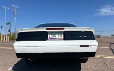 Chevrolet-camaro-1988-white-8
