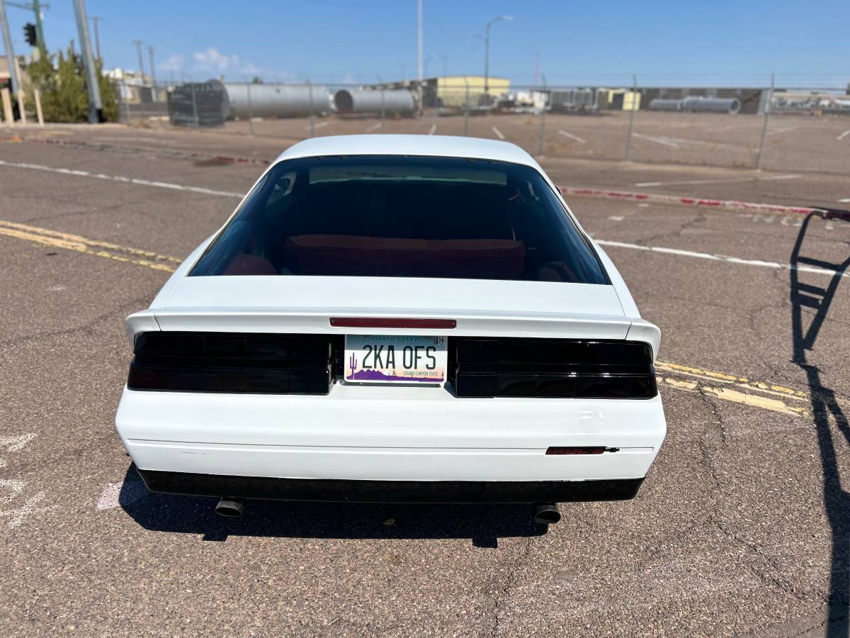 Chevrolet-camaro-1988-white-9