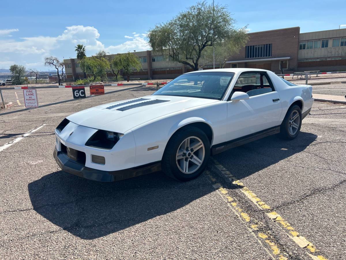 Chevrolet-camaro-1988-white