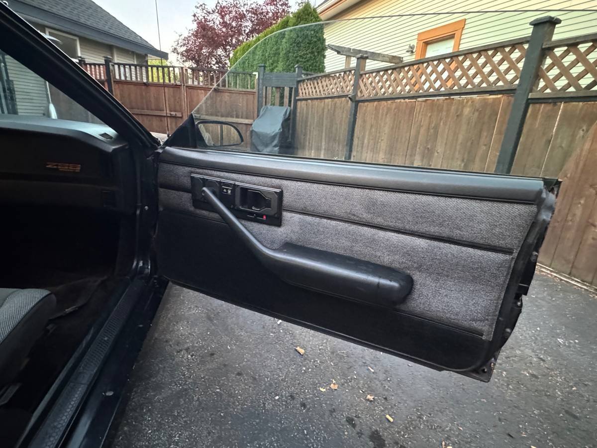 Chevrolet-camaro-1990-black-8