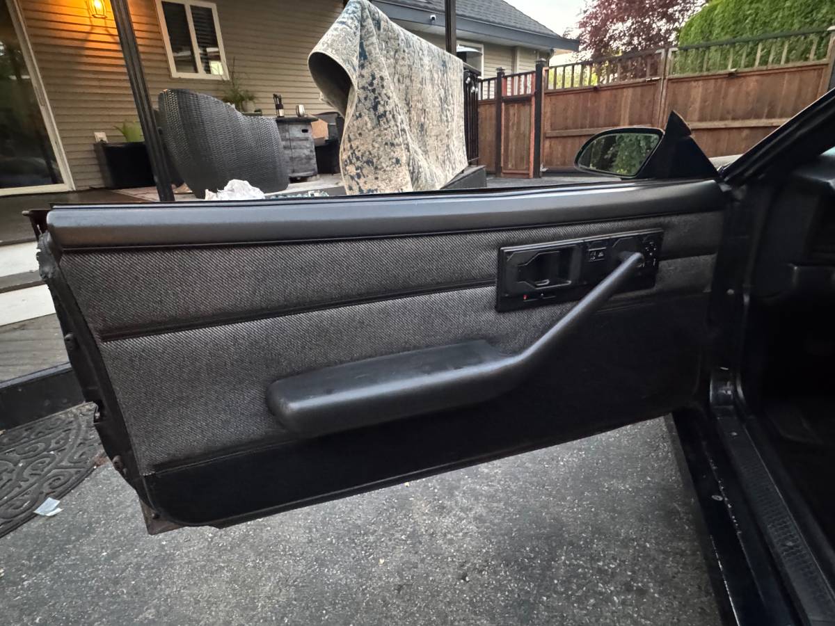 Chevrolet-camaro-1990-black-9