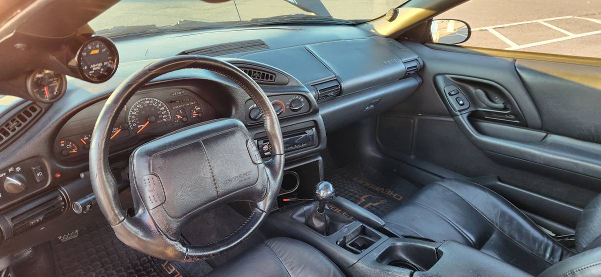 Chevrolet-camaro-1995-black-10