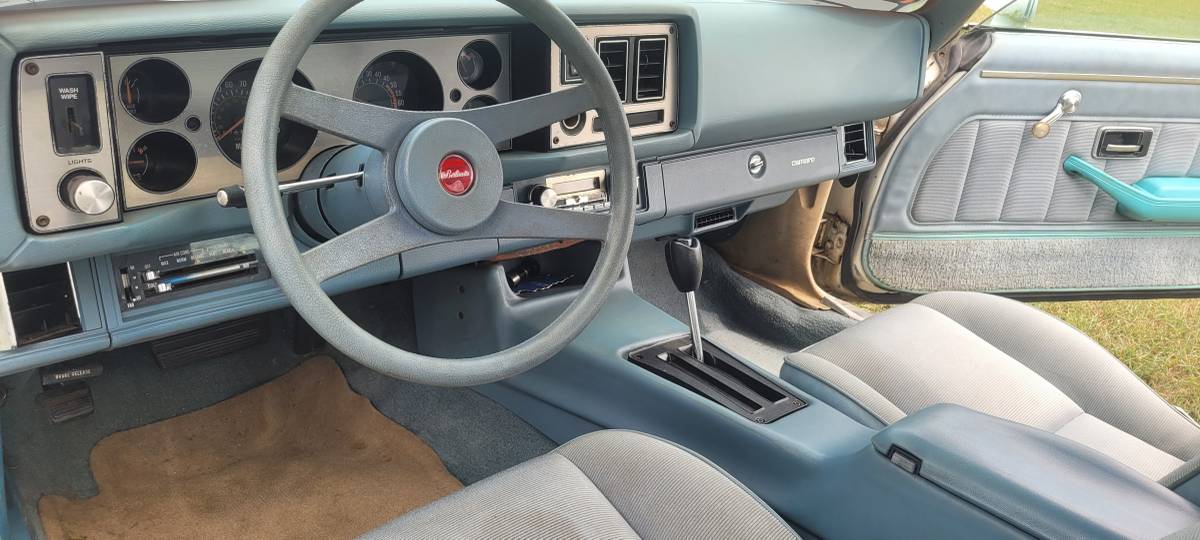 Chevrolet-camaro-berlinetta-1979-1