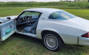 Chevrolet-camaro-berlinetta-1979-5