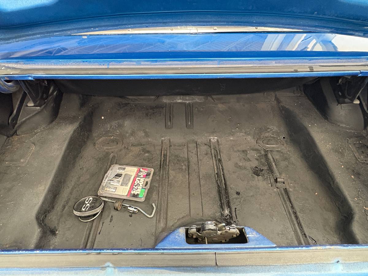 Chevrolet-camaro-diesel-1968-blue-13