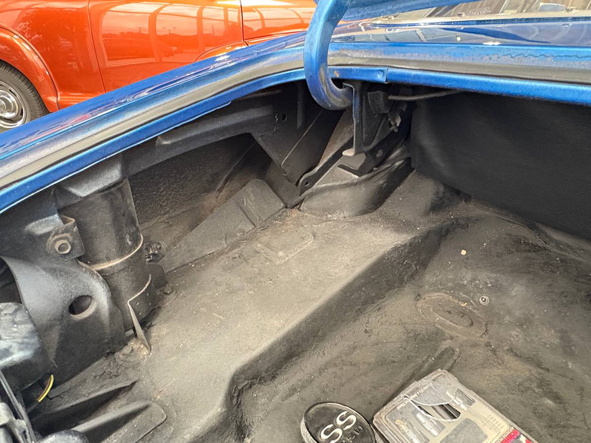 Chevrolet-camaro-diesel-1968-blue-15