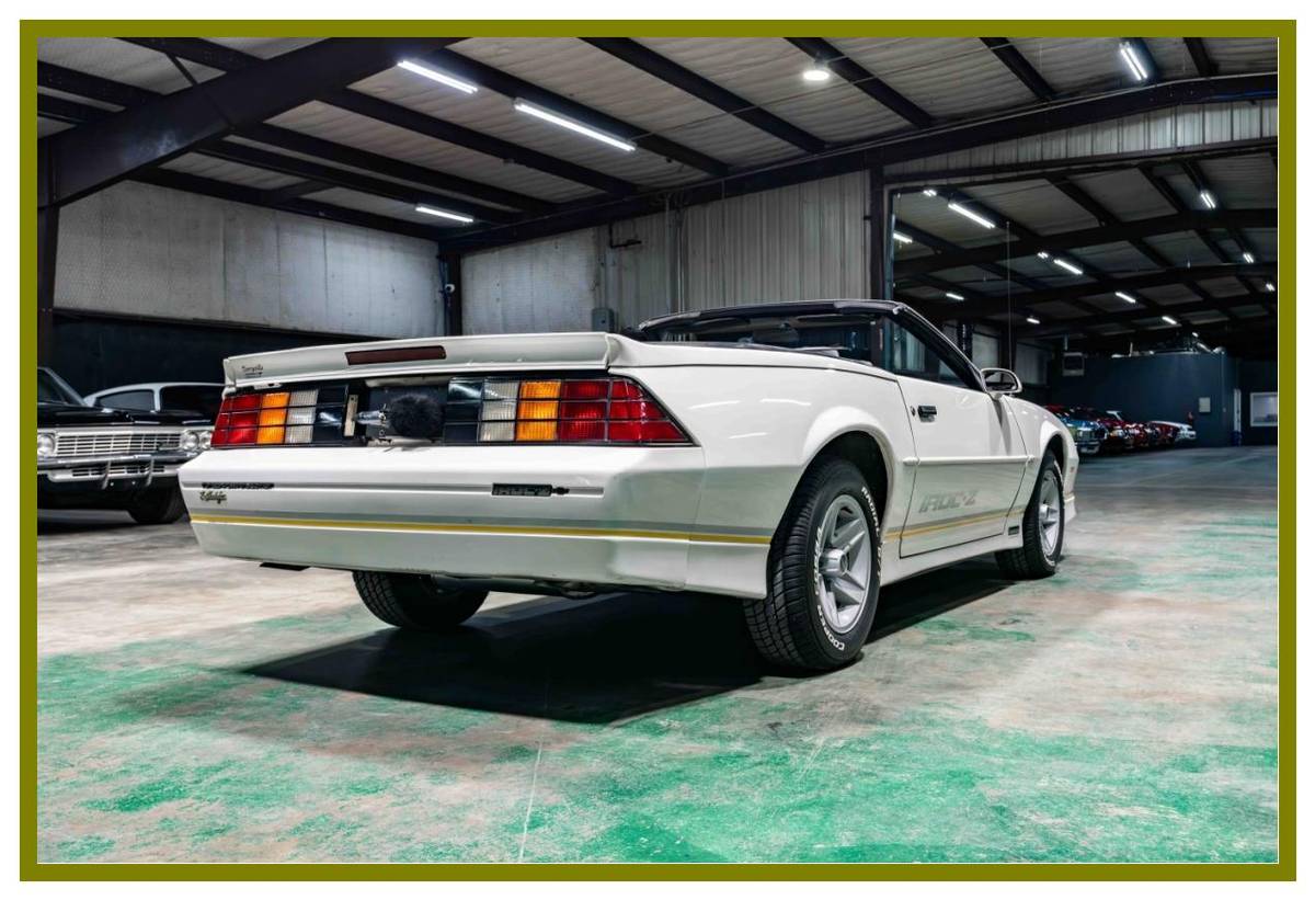 Chevrolet-camaro-iroc-convertibl-1988-white-24