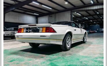 Chevrolet-camaro-iroc-convertibl-1988-white-30