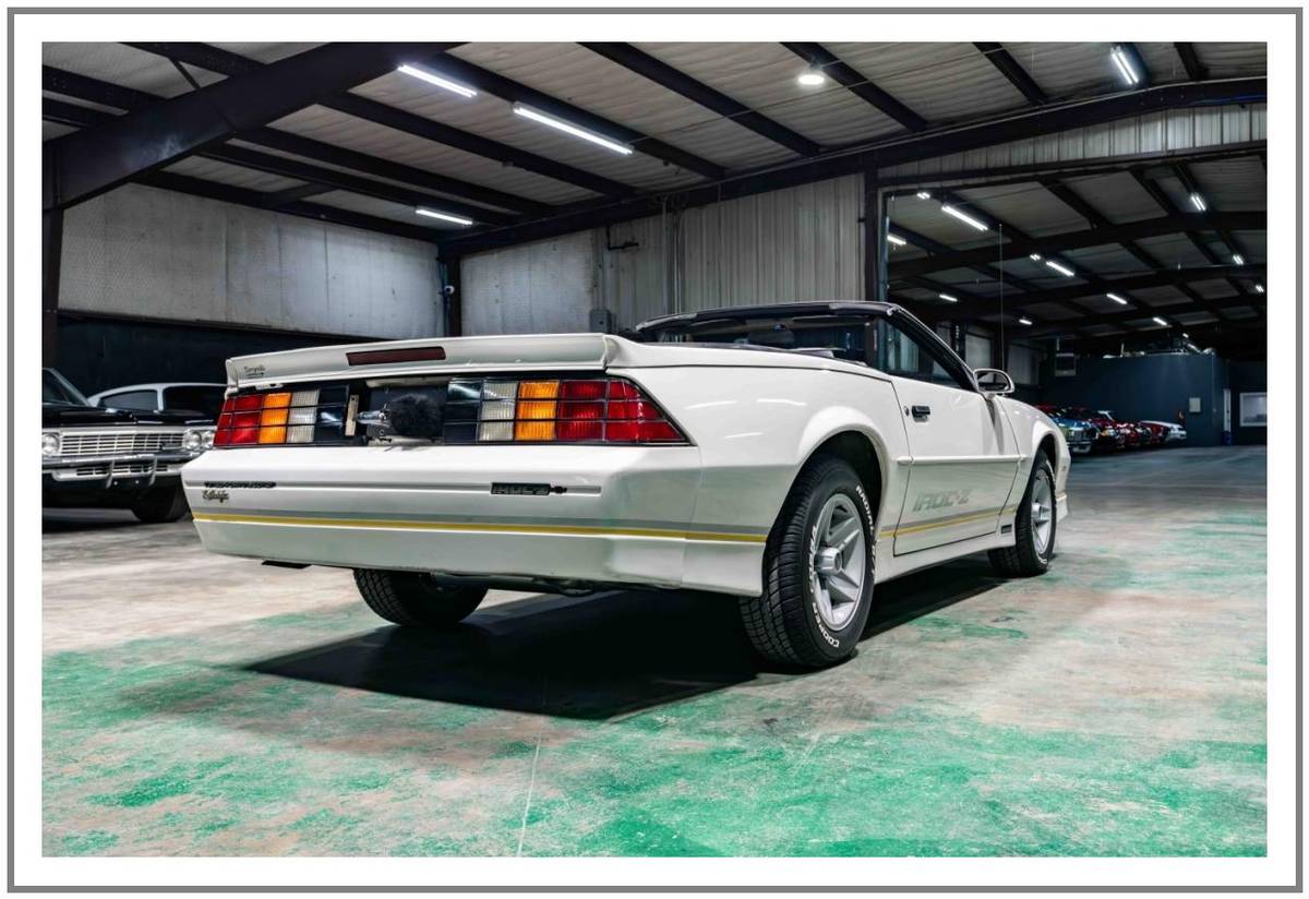 Chevrolet-camaro-iroc-convertibl-1988-white-30