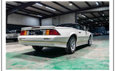 Chevrolet-camaro-iroc-convertibl-1988-white-33