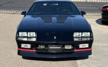 Chevrolet-camaro-iroc-z-1986-black-1