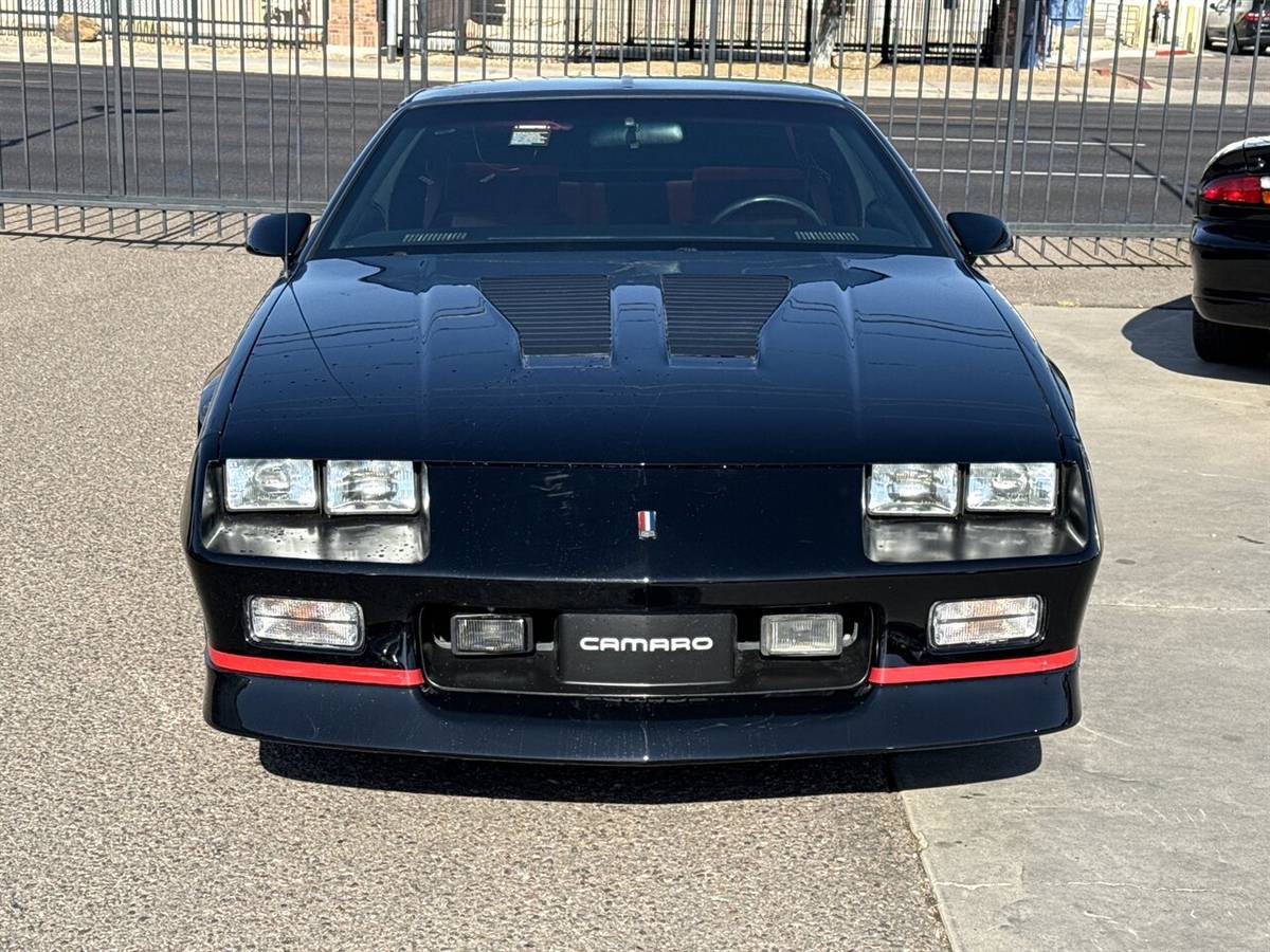 Chevrolet-camaro-iroc-z-1986-black-1