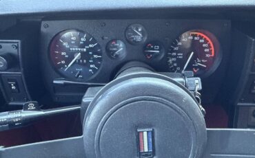 Chevrolet-camaro-iroc-z-1986-black-10