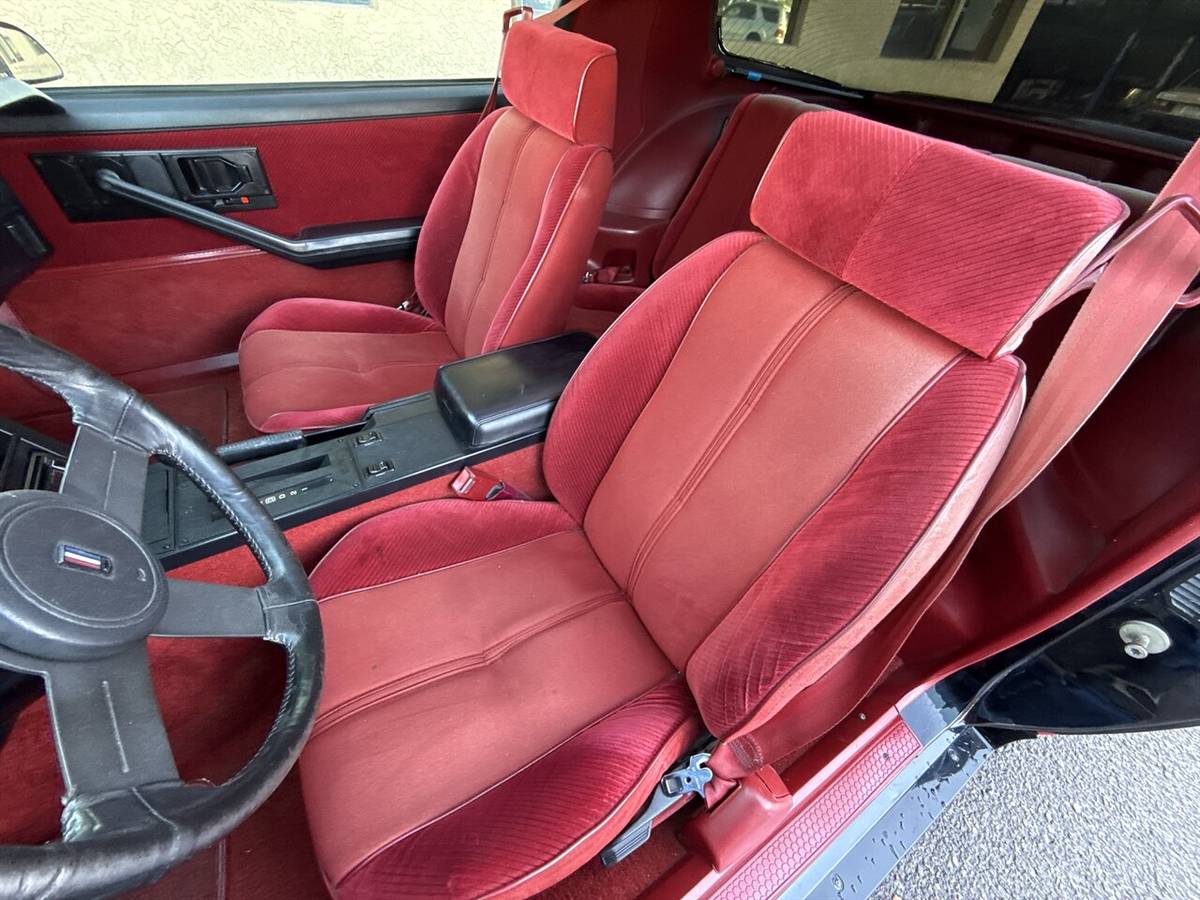 Chevrolet-camaro-iroc-z-1986-black-12