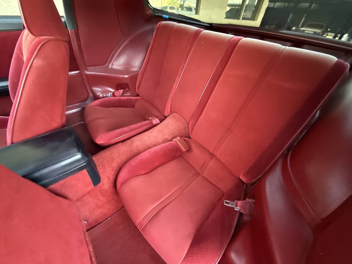 Chevrolet-camaro-iroc-z-1986-black-13