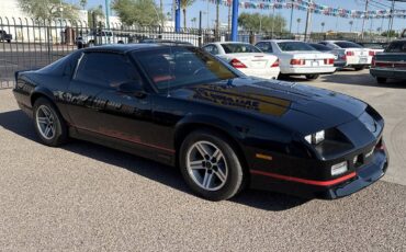 Chevrolet-camaro-iroc-z-1986-black-20