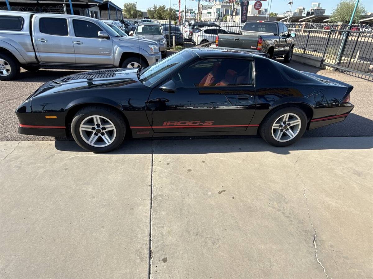 Chevrolet-camaro-iroc-z-1986-black-3