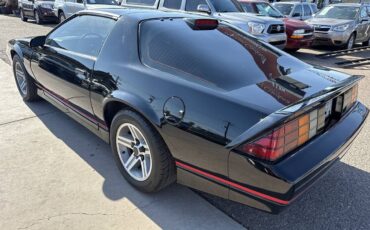 Chevrolet-camaro-iroc-z-1986-black-4
