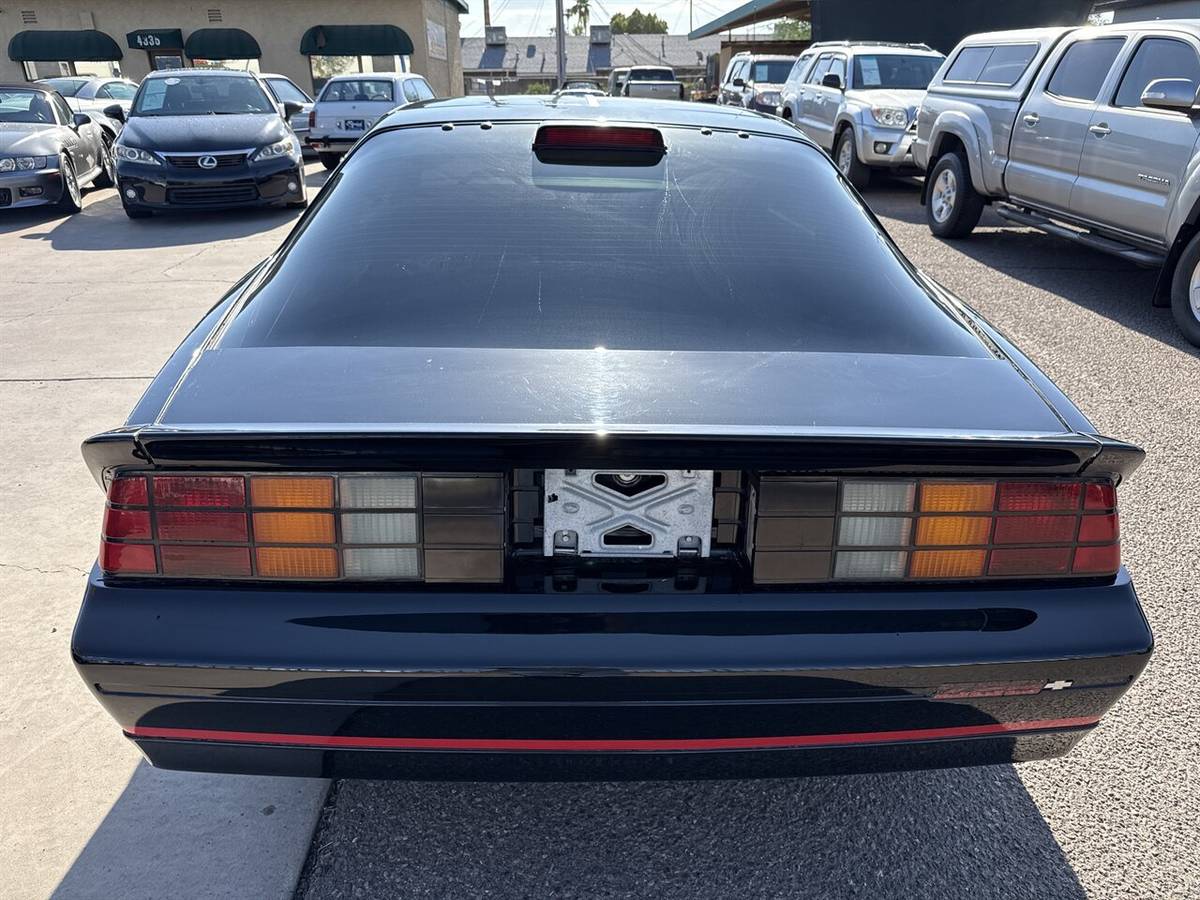 Chevrolet-camaro-iroc-z-1986-black-5