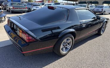 Chevrolet-camaro-iroc-z-1986-black-6