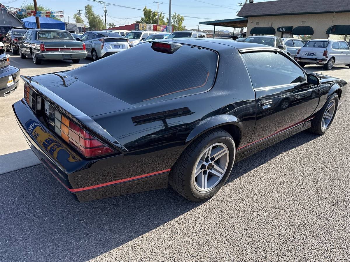Chevrolet-camaro-iroc-z-1986-black-6