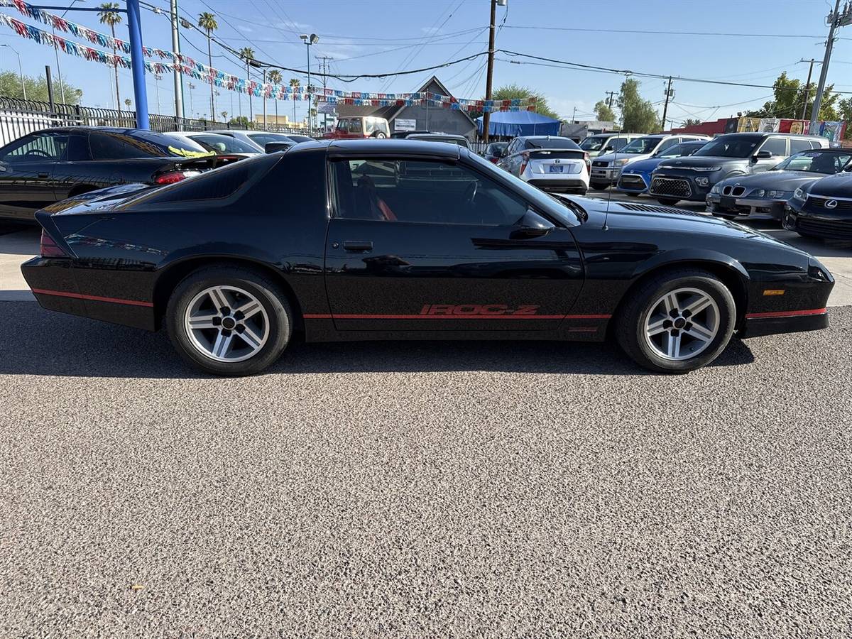Chevrolet-camaro-iroc-z-1986-black-7