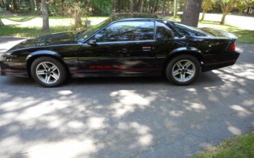 Chevrolet-camaro-iroc-z-1987-black-1