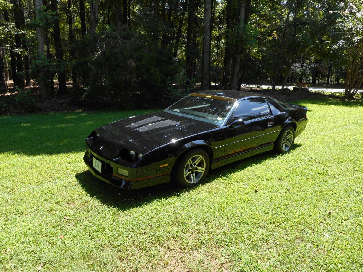 Chevrolet-camaro-iroc-z-1987-black-12