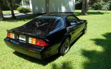 Chevrolet-camaro-iroc-z-1987-black
