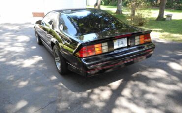 Chevrolet-camaro-iroc-z-1987-black-7