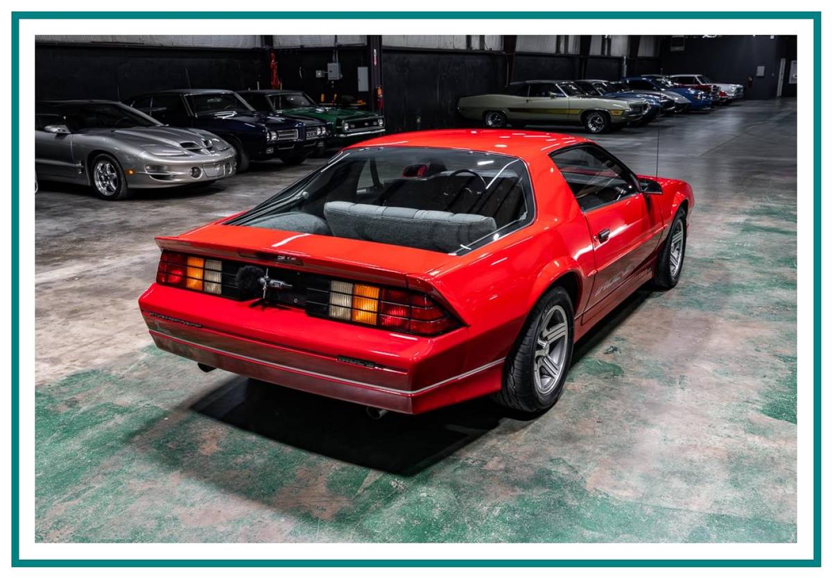 Chevrolet-camaro-iroc-z-1988-red-1
