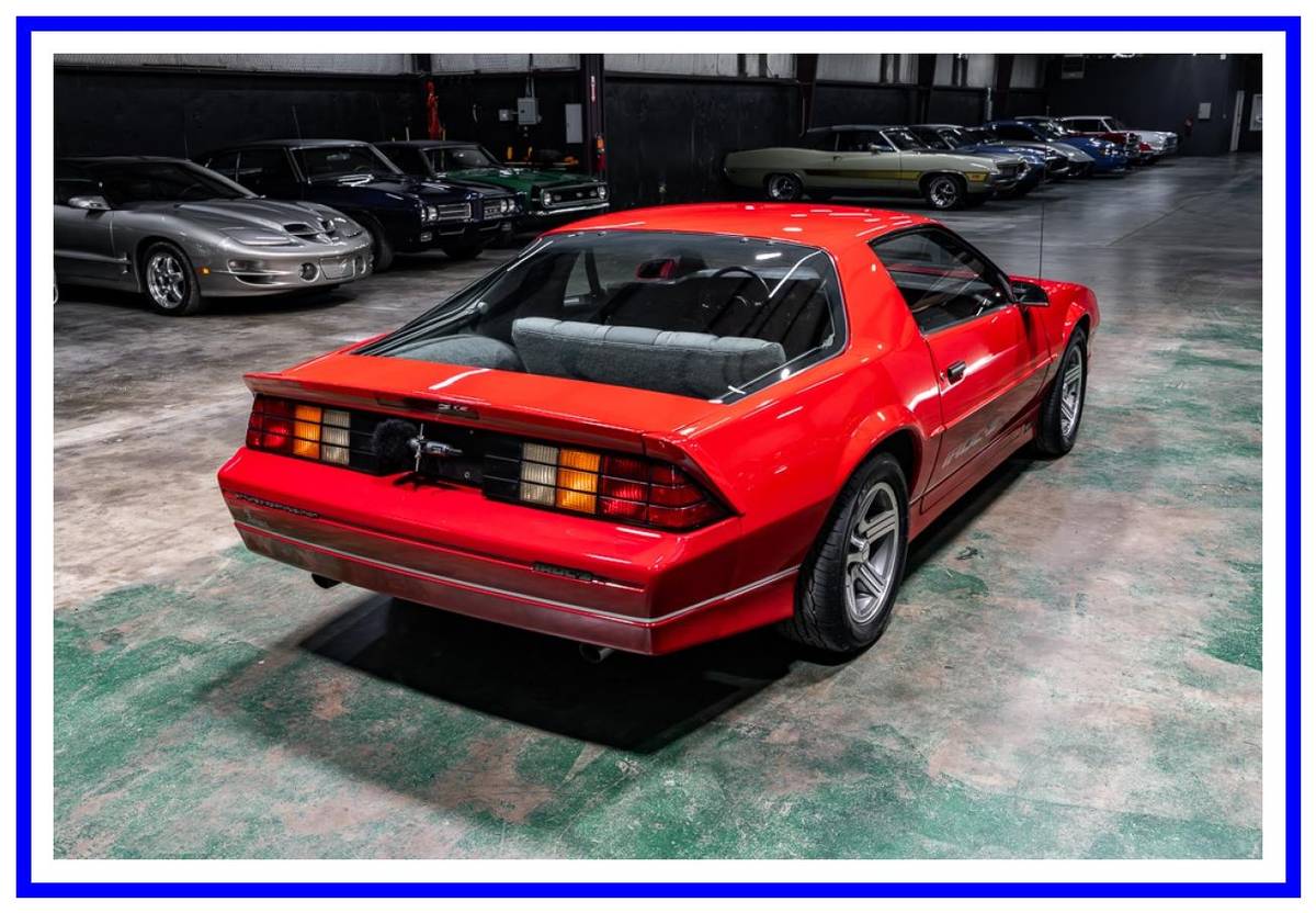 Chevrolet-camaro-iroc-z-1988-red-13