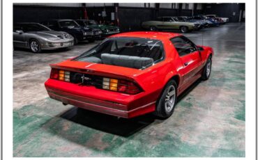 Chevrolet-camaro-iroc-z-1988-red-15