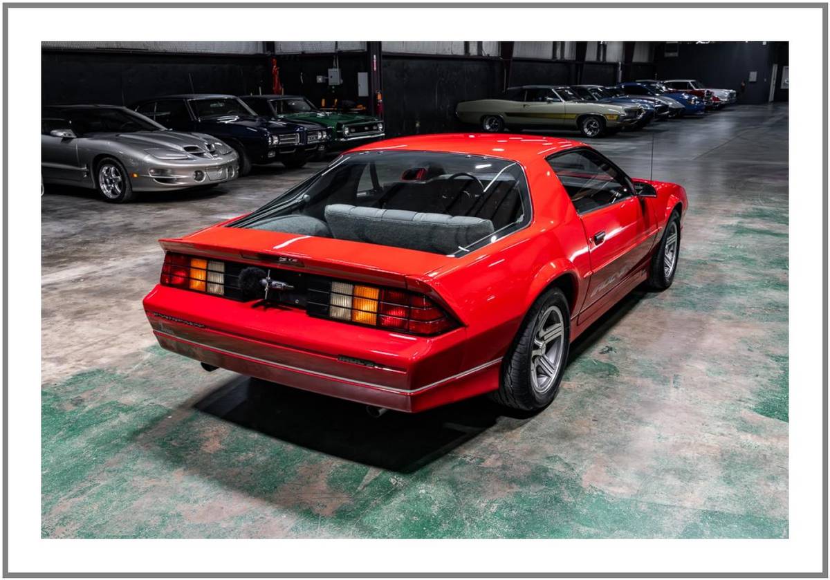 Chevrolet-camaro-iroc-z-1988-red-15