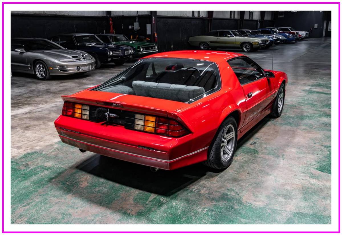 Chevrolet-camaro-iroc-z-1988-red-21