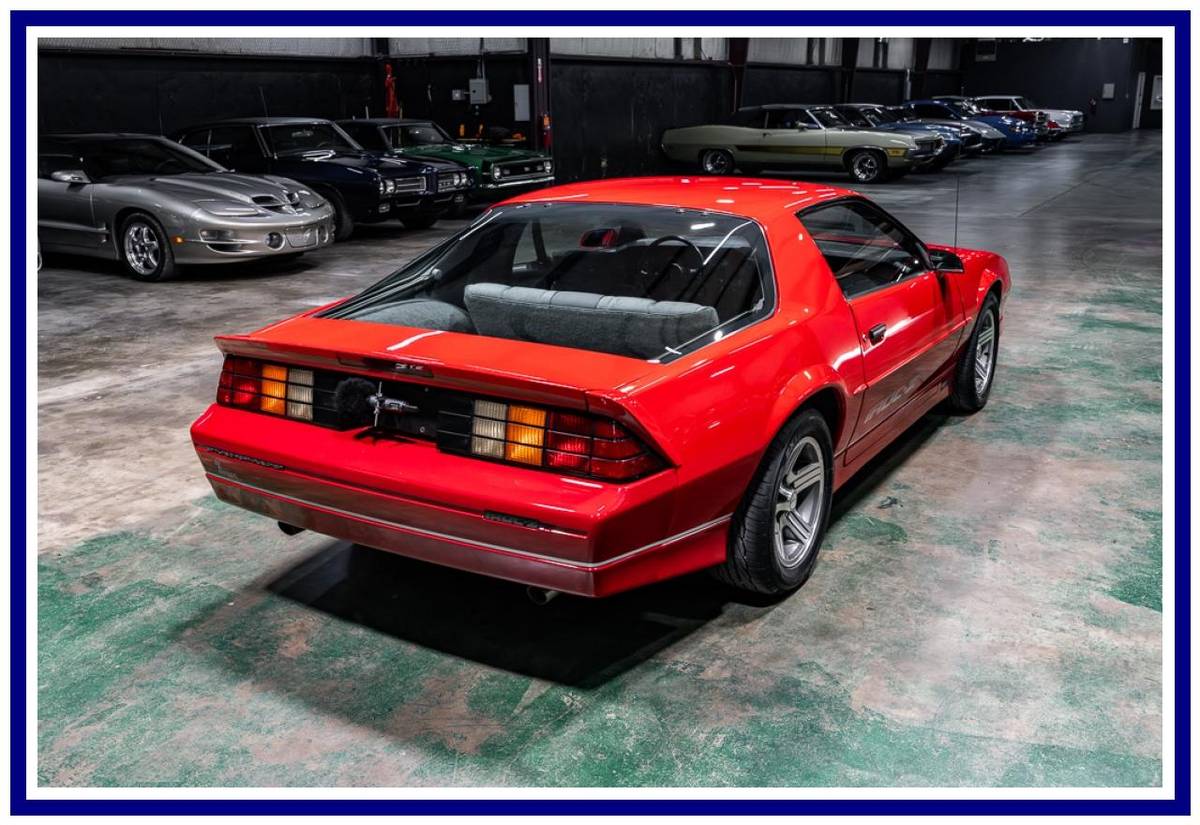 Chevrolet-camaro-iroc-z-1988-red-6
