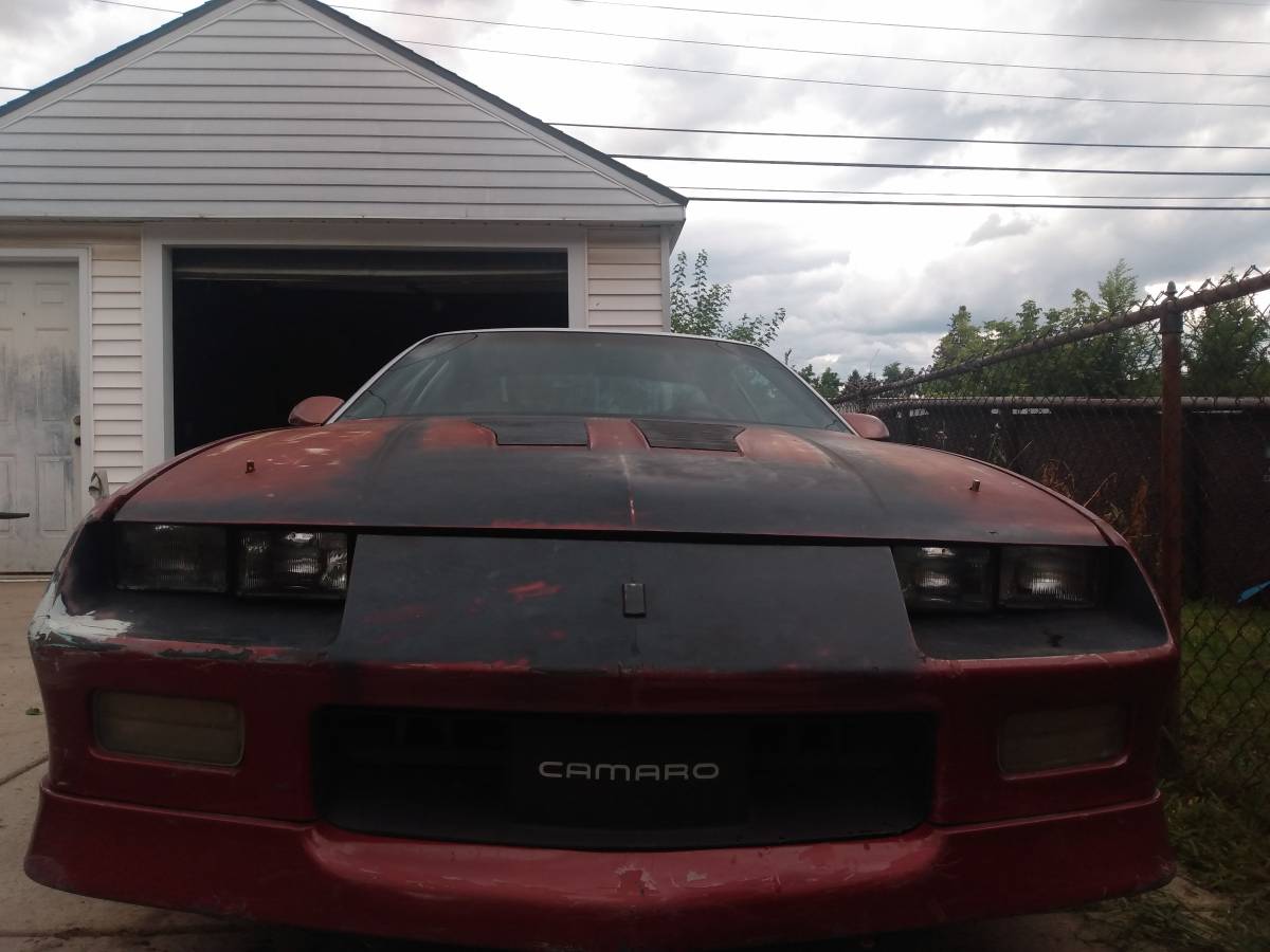 Chevrolet-camaro-iroc-z-1989-2