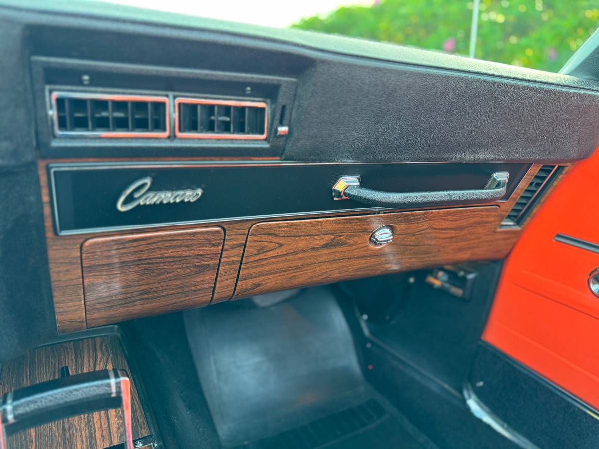 Chevrolet-camaro-pace-car-1969-white-9