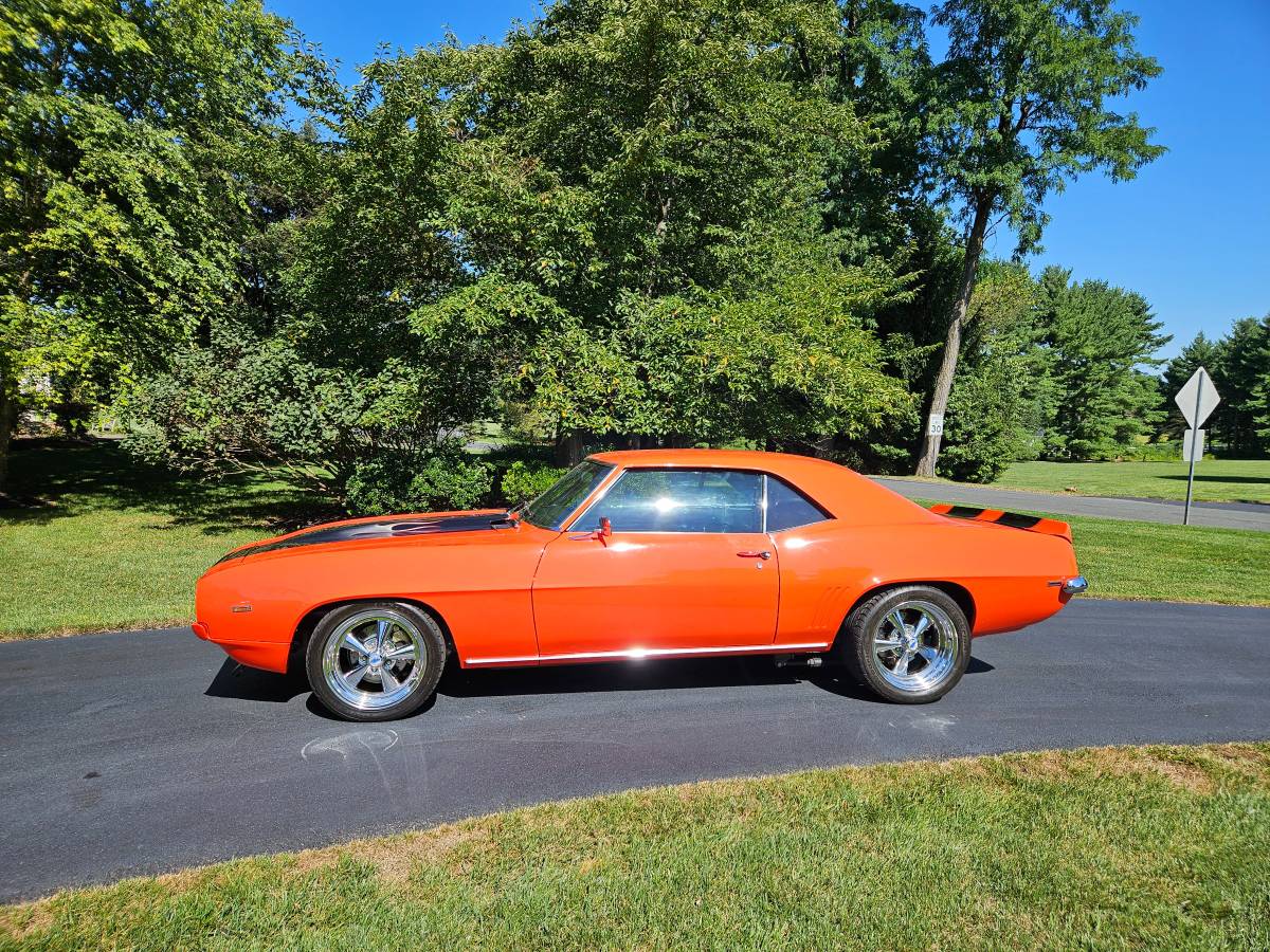 Chevrolet-camaro-restomod-1969-1