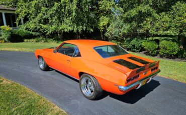 Chevrolet-camaro-restomod-1969-13