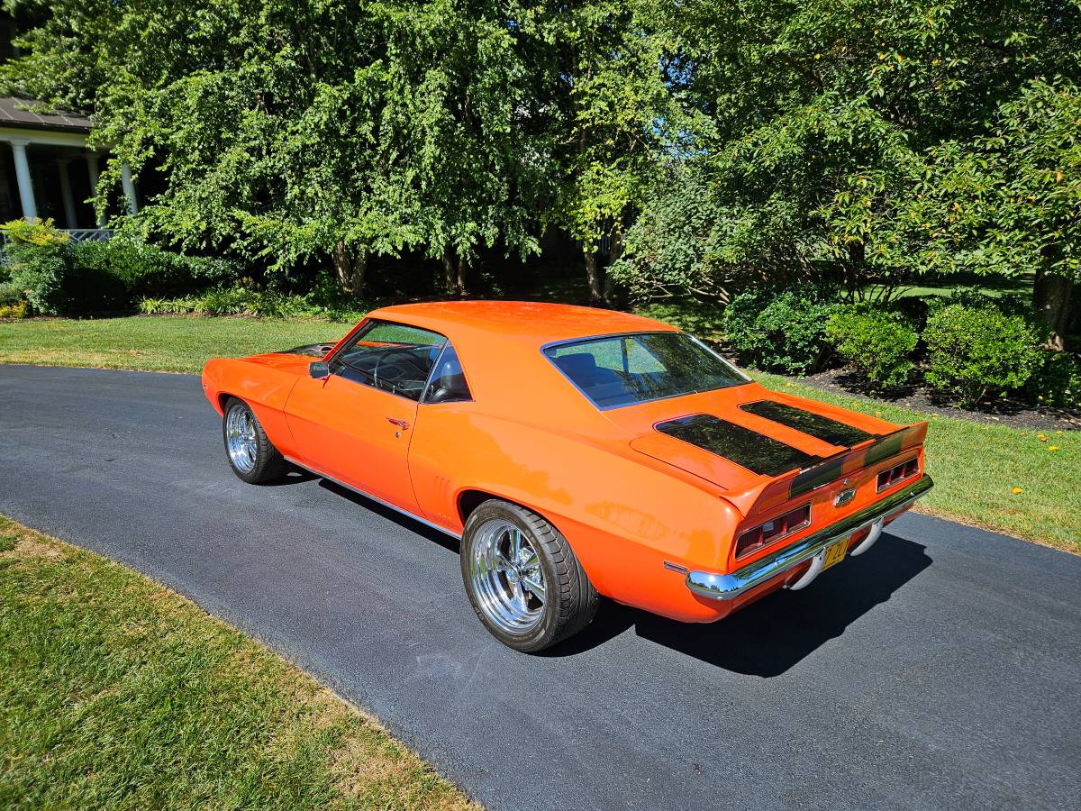 Chevrolet-camaro-restomod-1969-13