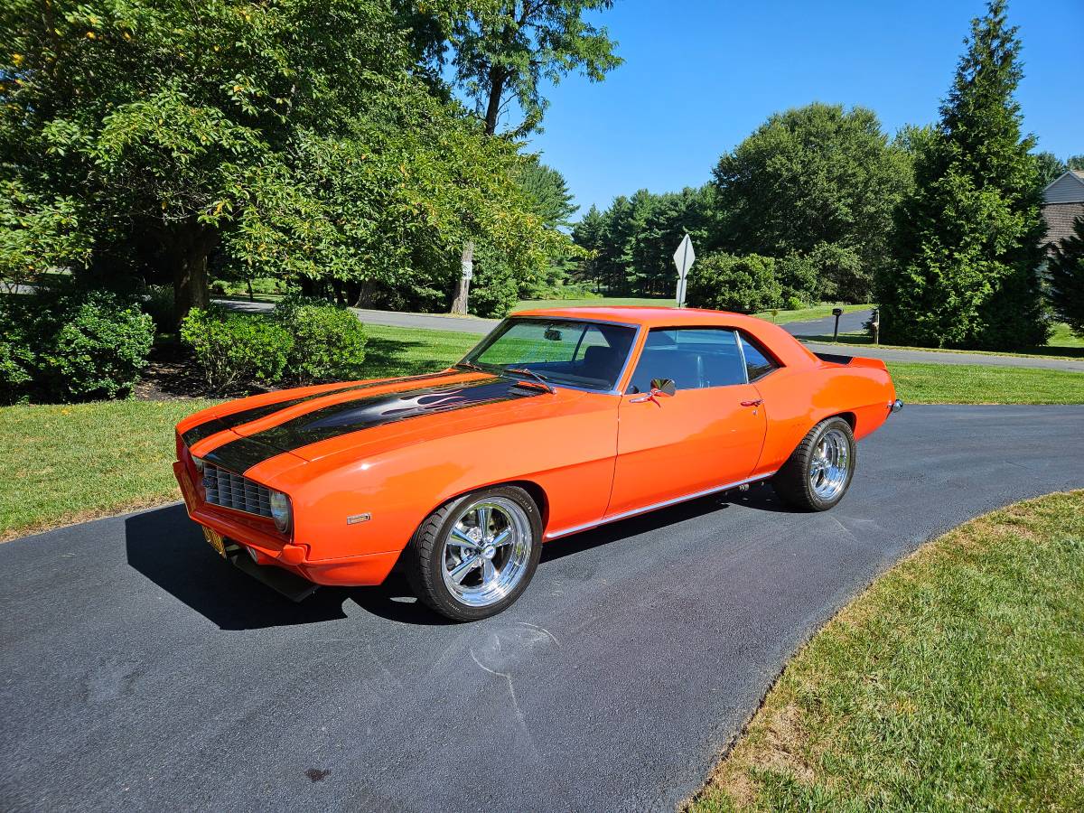 Chevrolet-camaro-restomod-1969-14