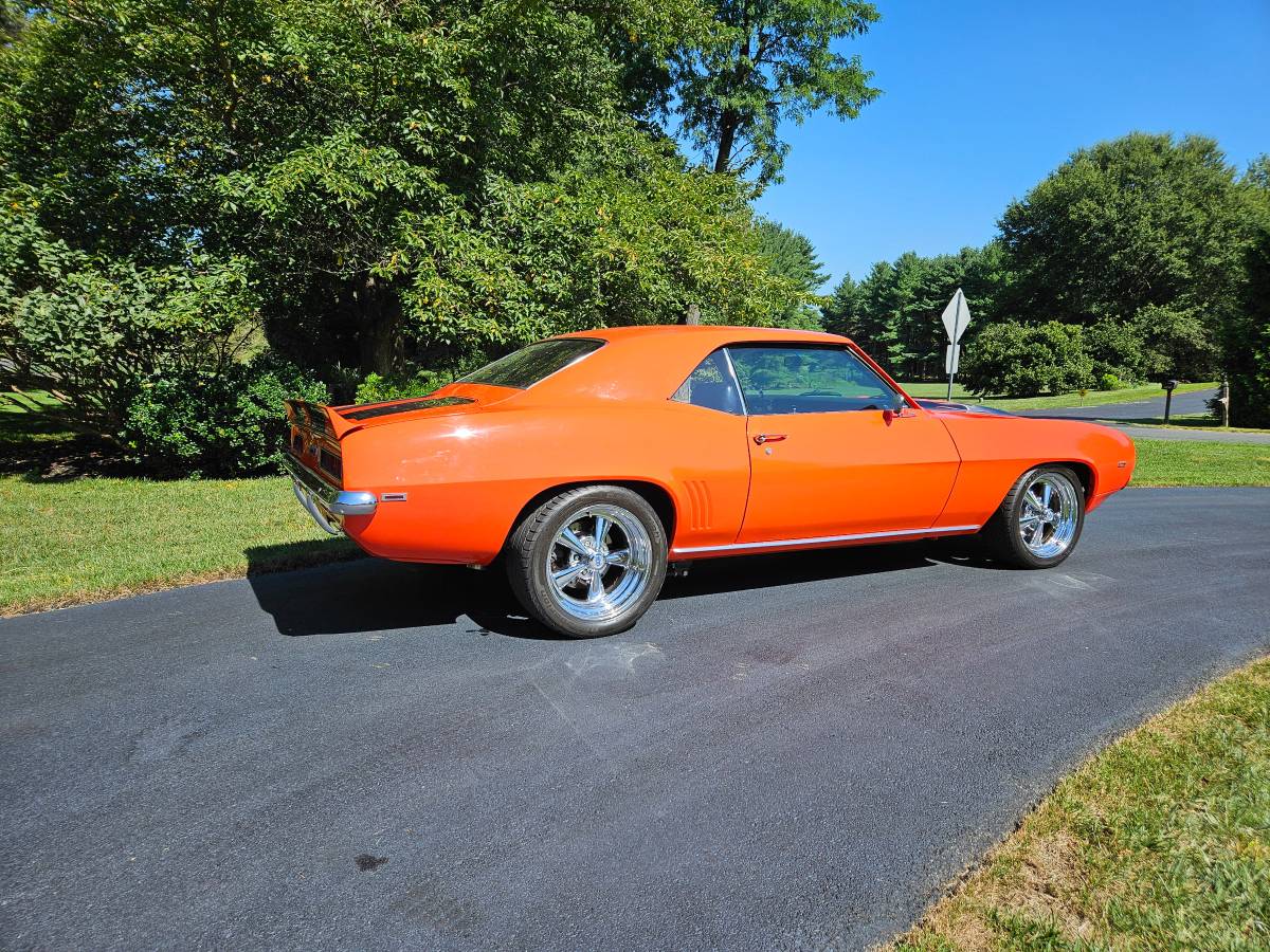 Chevrolet-camaro-restomod-1969-7