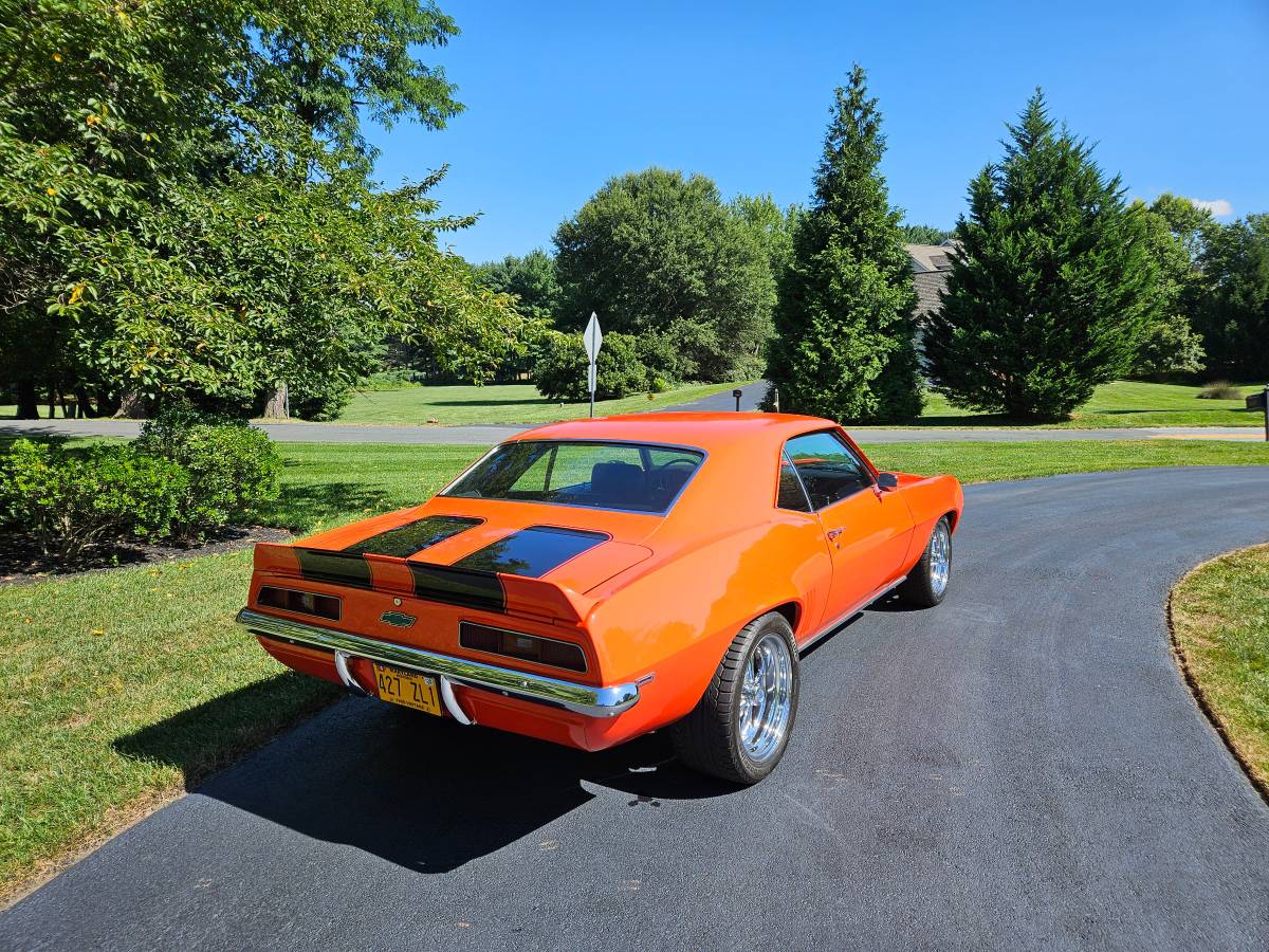 Chevrolet-camaro-restomod-1969-8