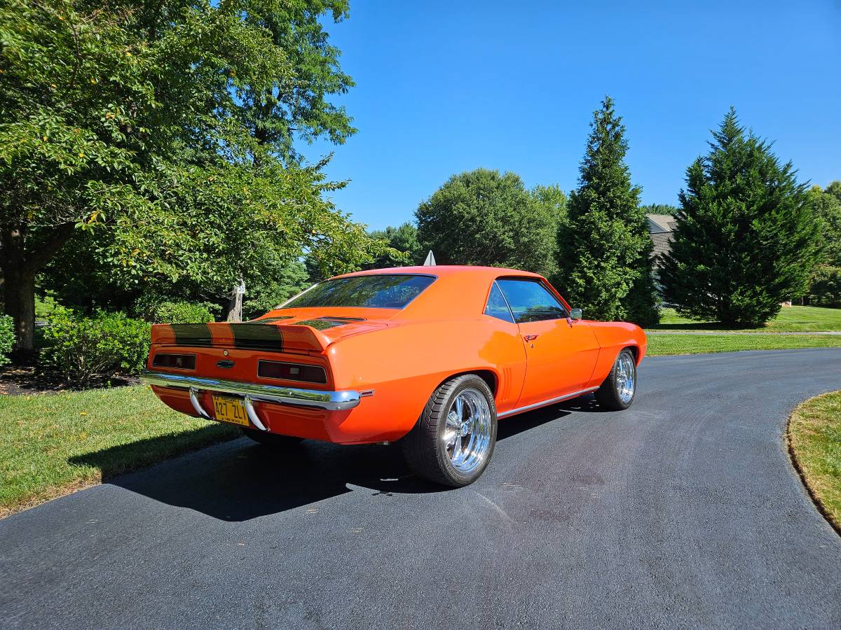 Chevrolet-camaro-restomod-1969-9