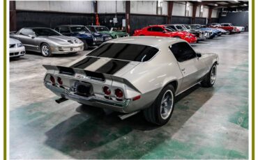 Chevrolet-camaro-rs-1972-silver-17
