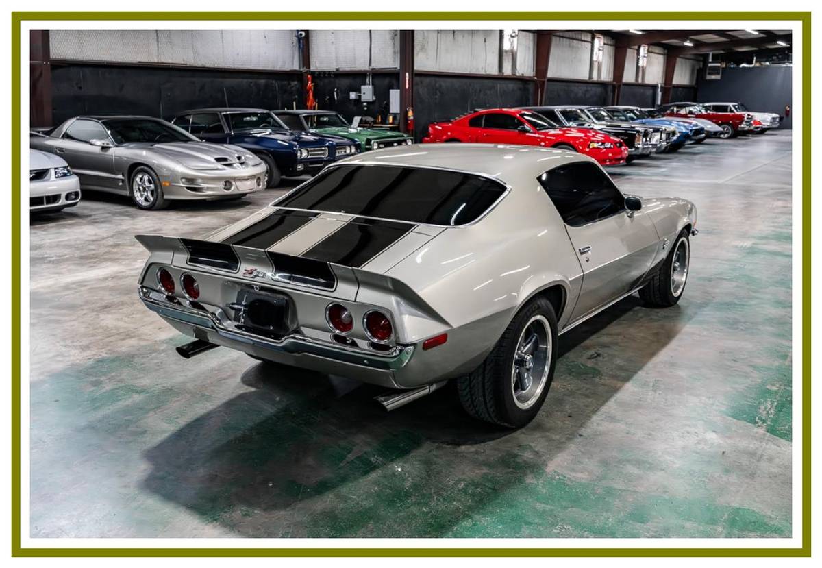Chevrolet-camaro-rs-1972-silver-17